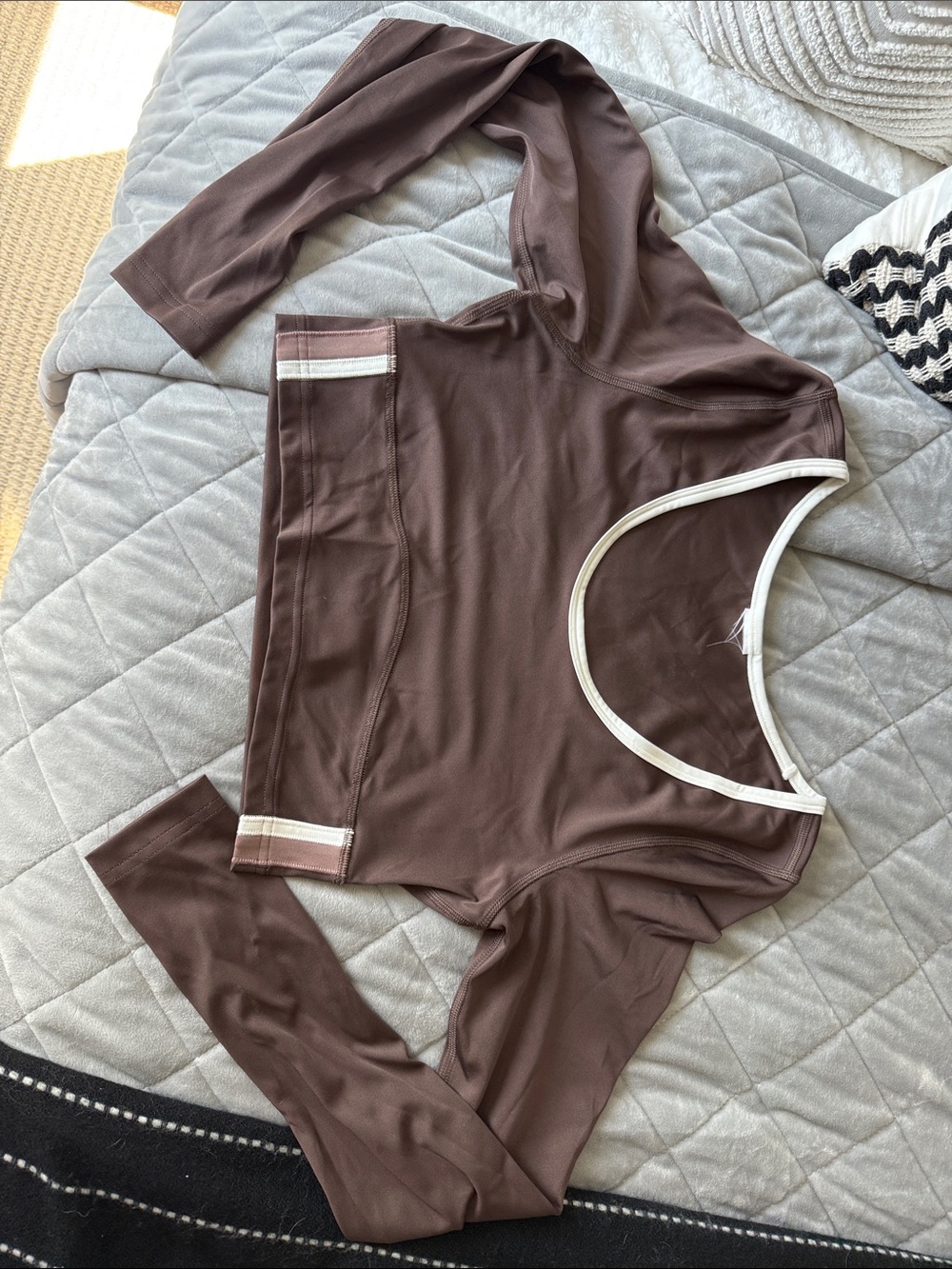 Gymshark Women’s Scoop Neck Long Sleeve Crop Top - Chocolate Brown